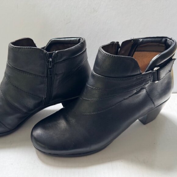 Black Leather Ankle Boots with Buckle Detail and Zipper Closure - size 9 - Picture 1 of 7